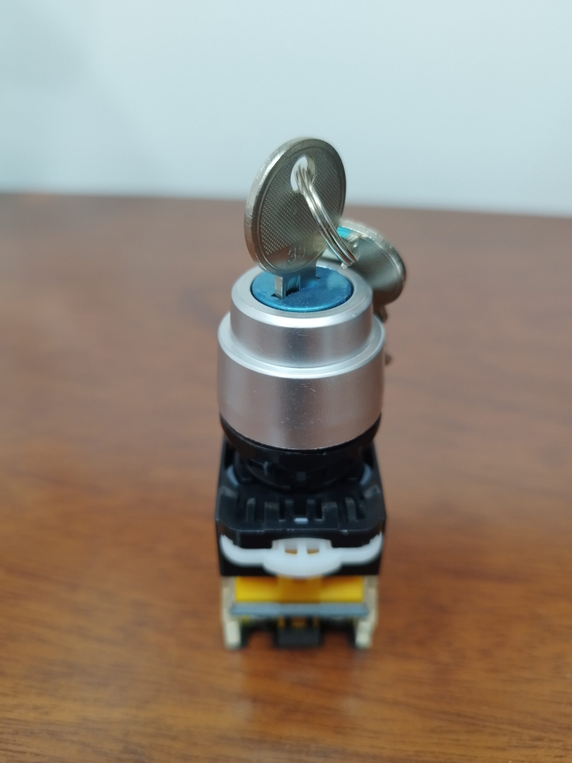 INTERRUPTOR DE SEGURIDAD CON LLAVE