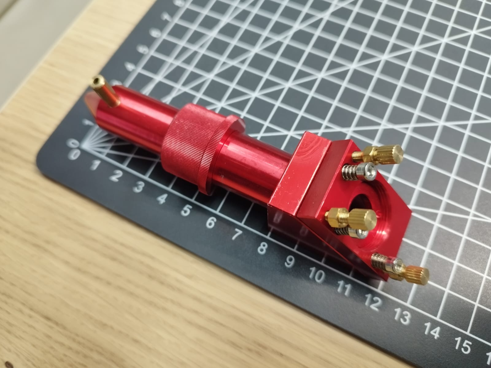 CABEZAL INDUSTRIAL ROJO MEDIANO PARA LENTE DE 18MM Y 50.8MM DE DISTANCIA FOCAL