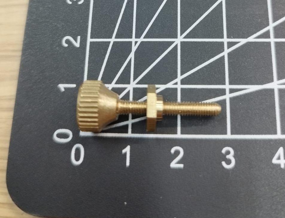 TORNILLO CALIBRADOR DE BRONCE CON CONTRATUERCA