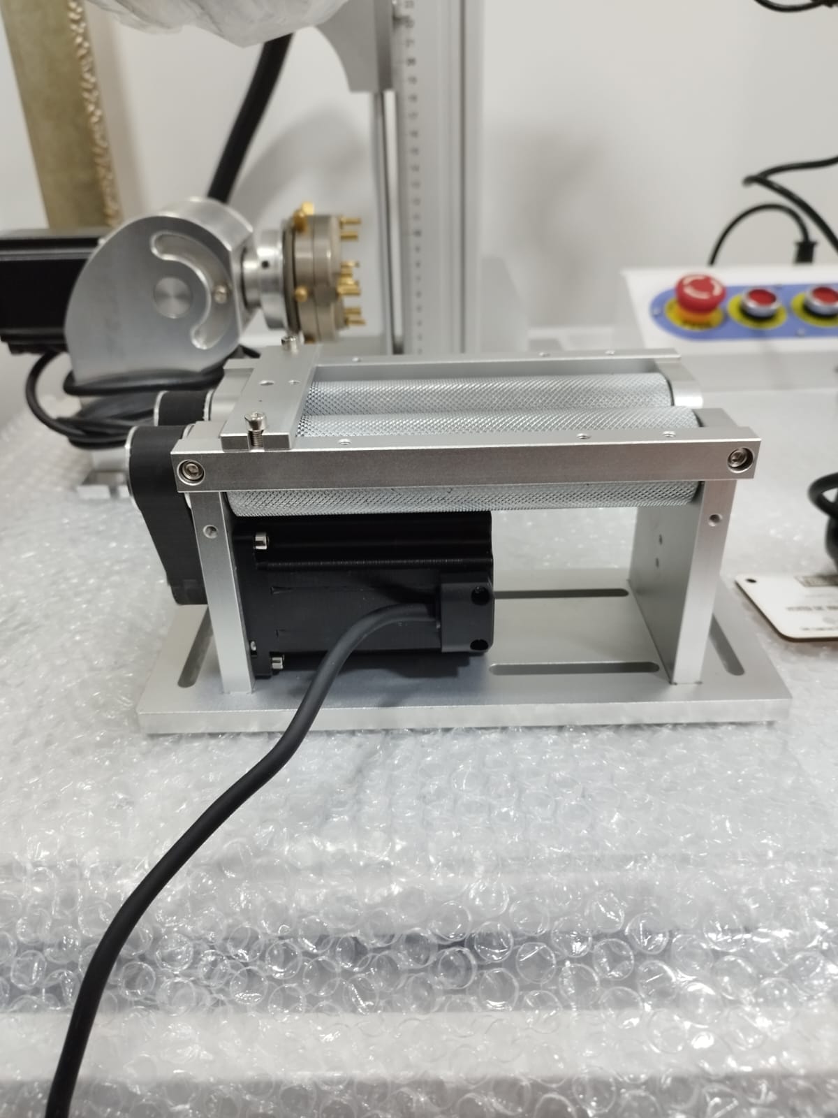 DISPOSITIVO ROTATIVO PARALELO PARA GRABADO LASER FIBRA OPTICA